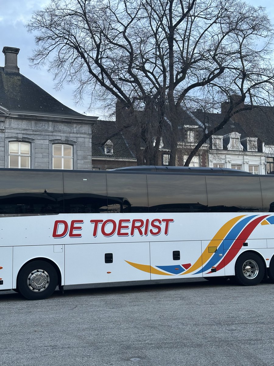 Otobüse bakınca beynim doğrudan terörist diye okuyor. Bize neler yaşattınız ya🥹