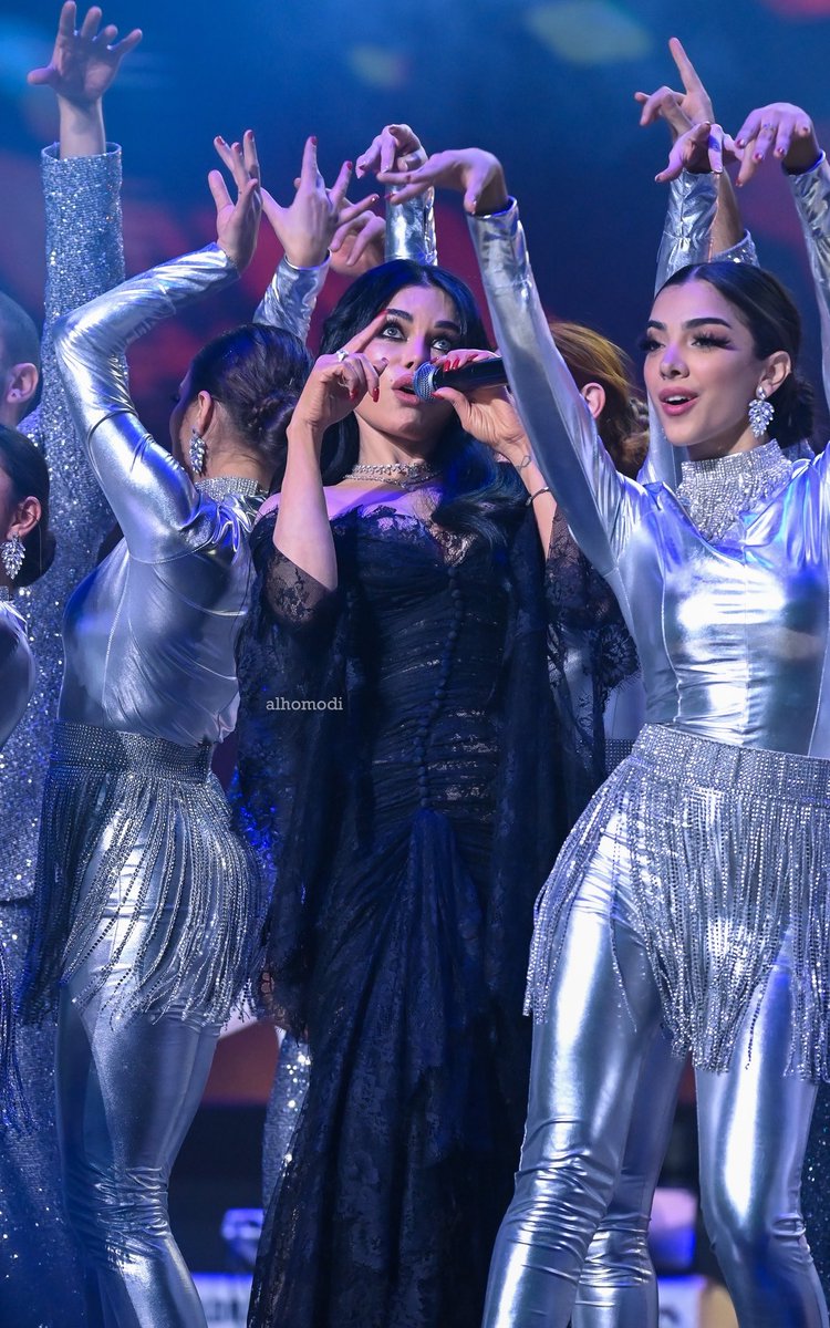 الجمهور و الفنانة #هيفاء_وهبي 😍👏🏻

#هيفاء_وهبي_في_الرياض
#روتانا_لايف
#موسم_الرياض 

<a href="/HaifaWehbe/">Haifa Wehbe</a>