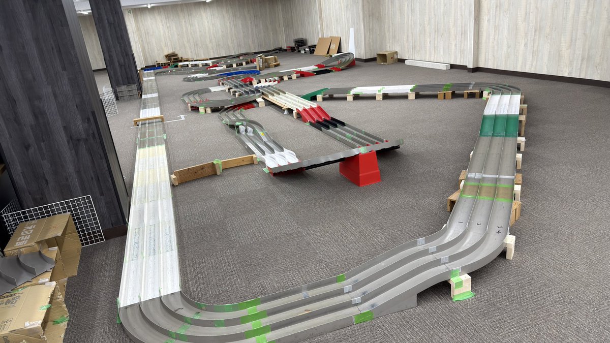 昨日はホビーゾーン広島可部店でみっちり兄弟レースして盛り上がってきました
久々にガチンコ対決動画を作りますか！！
#ミニ四駆
#ホビーゾーン可部店