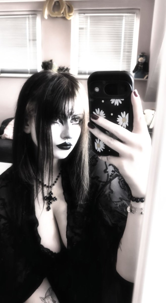 ˚✧𓂃 𝑜𝑙𝑖𝑣𝑖𝑎 ໒꒱ ⋆ ˚ ⊹ tweet media