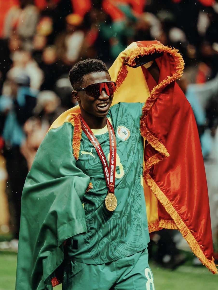 CherifSadio's tweet image. Après la célébration de la Coupe d’Afrique, une démarche collective beaucoup plus stratégique et patriotique s’impose pour le bien de notre football : cessons d’acheter des maillots contrefaits de l’équipe nationale et privilégions les achats dans les boutiques officielles de la…