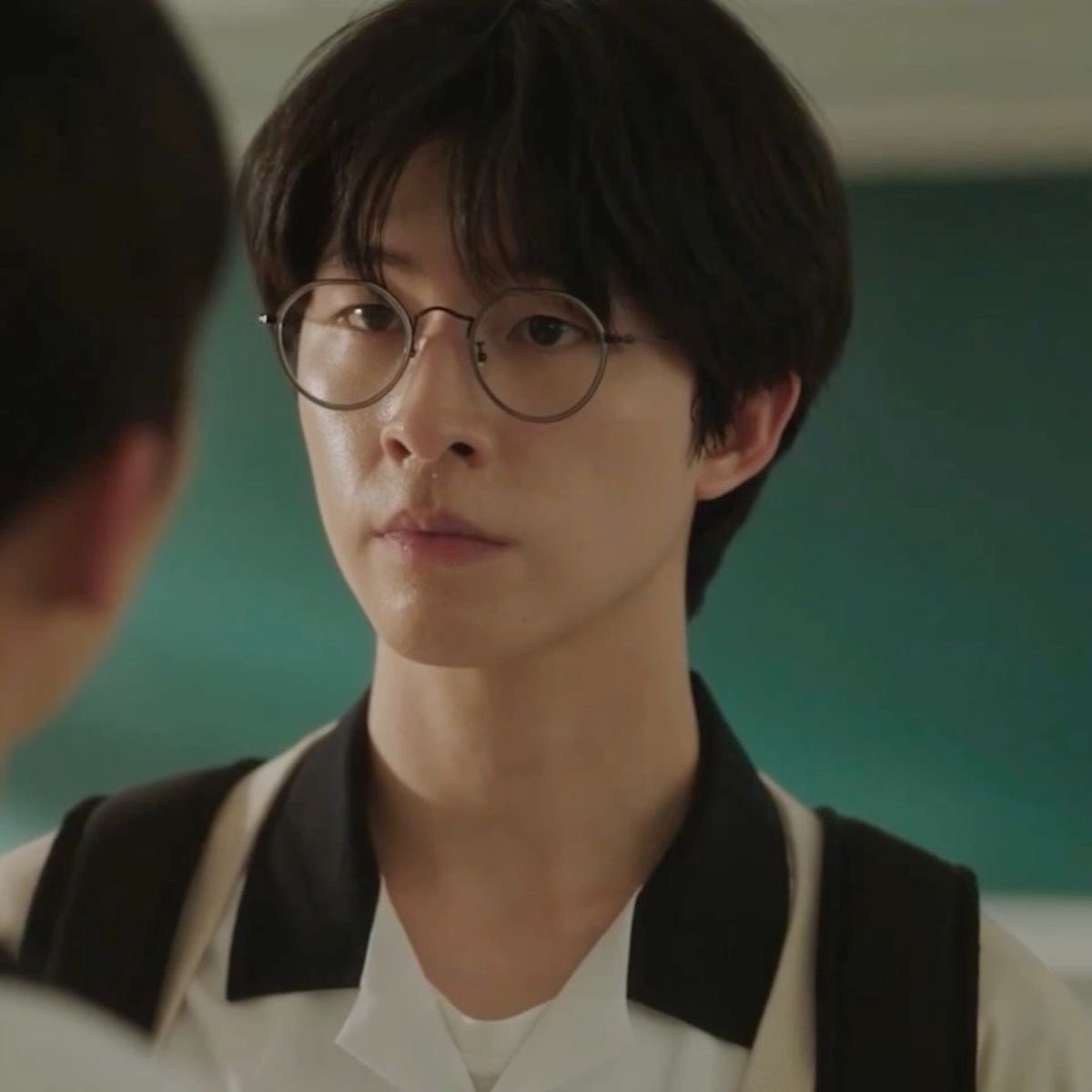 heavenlyelf's tweet image. lets wear round glasses with papa