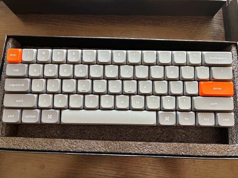 Daruma_monitor's tweet photo. キーボード 初心者ですが
#Keychron  K9 Max を本家 香港 から 1月3日辺りに注文して 16日に届いてました
技適マークもありましたので安心

日本は正月というのもある ?
世界は年始ということで ?
荷物が多く流れが悪いからか届くのに時間がかかった感じですが

製品は 凄く良かったです !!! https://t.co/Ywf4JBGHjb