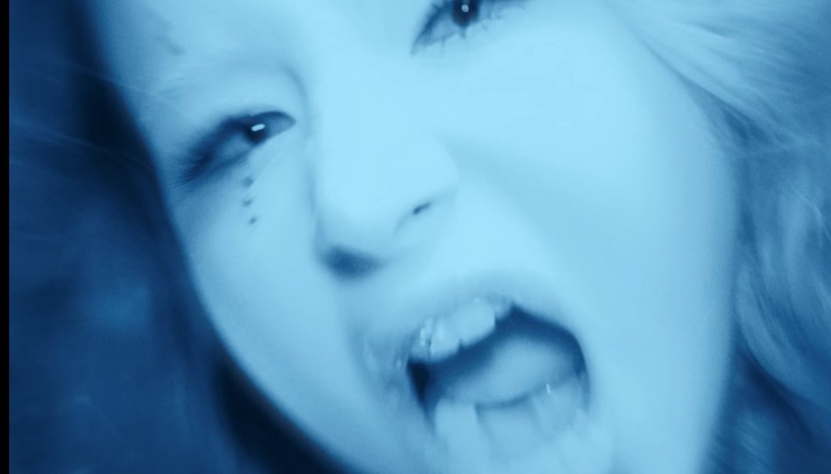 1枚目でヒエッ!!ってなって、2枚目で可愛い💖ってなるのがえいみ様の