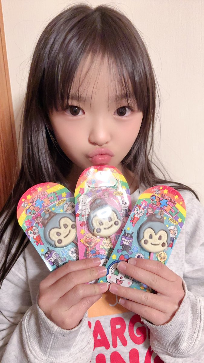 25_Iroha_25's tweet photo. おはようございます☀️
コキンちゃんやっと見つけた♡♡
弟と妹と食べるの♡♡
#キッズモデル
#js5
#11y
#いろは
#Iroha
#カメラマンさんと繋がりたい
#カメラマンさん募集 https://t.co/aitr6FNF0u