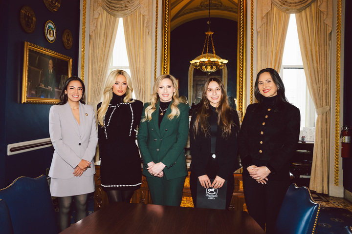 RepAOC's tweet image. Yesterday, a bipartisan coalition of legislators &amp;amp; survivors, including Paris Hilton, joined us to advocate for the DEFIANCE Act.

Our bill will put power in the hands of victims of nonconsensual deepfake AI porn by giving them the right to sue their abusers. (1/2)