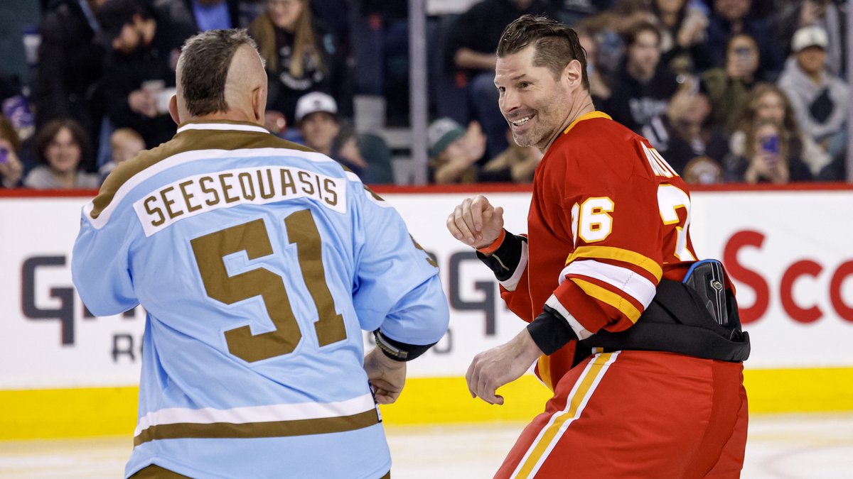 AlumniFlames's tweet image. What a night at the @cgysaddledome!

Thank you to everyone who came out to watch the Shoresy Classic! We had an absolute blast taking on the Sudbury Blueberry Bulldogs!