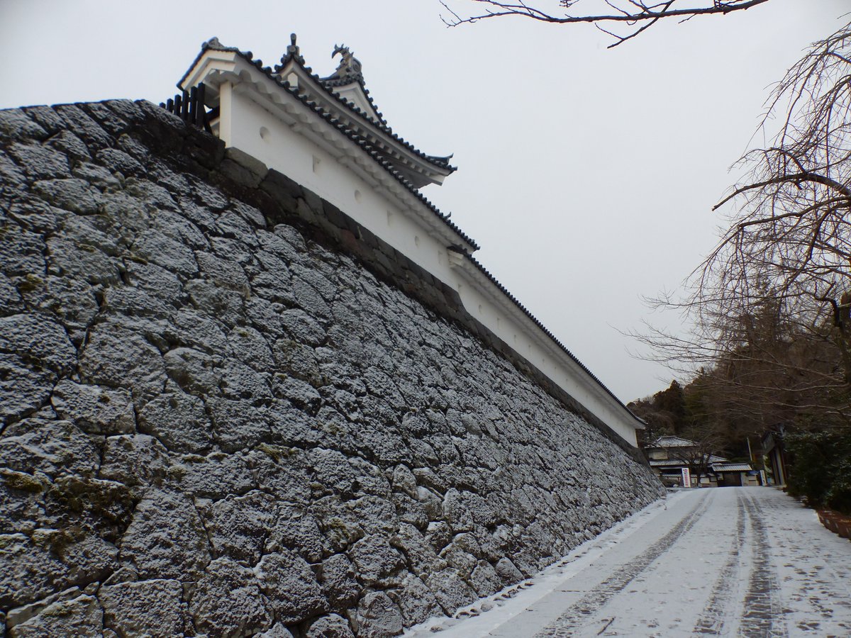 ますます寒さが募る白石城です🌨️
この土日は工事がお休みなので歴史探訪ミュージアム売店が通常営業できます！ぜひお立ち寄りください～