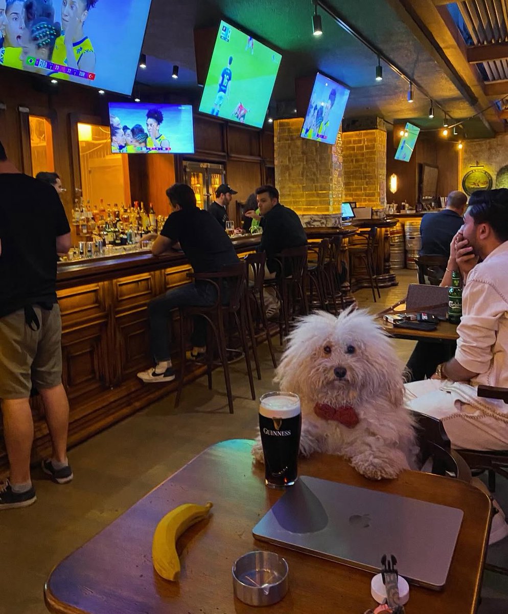 darkseavoyage's tweet image. Guinness and a banana. Wow.