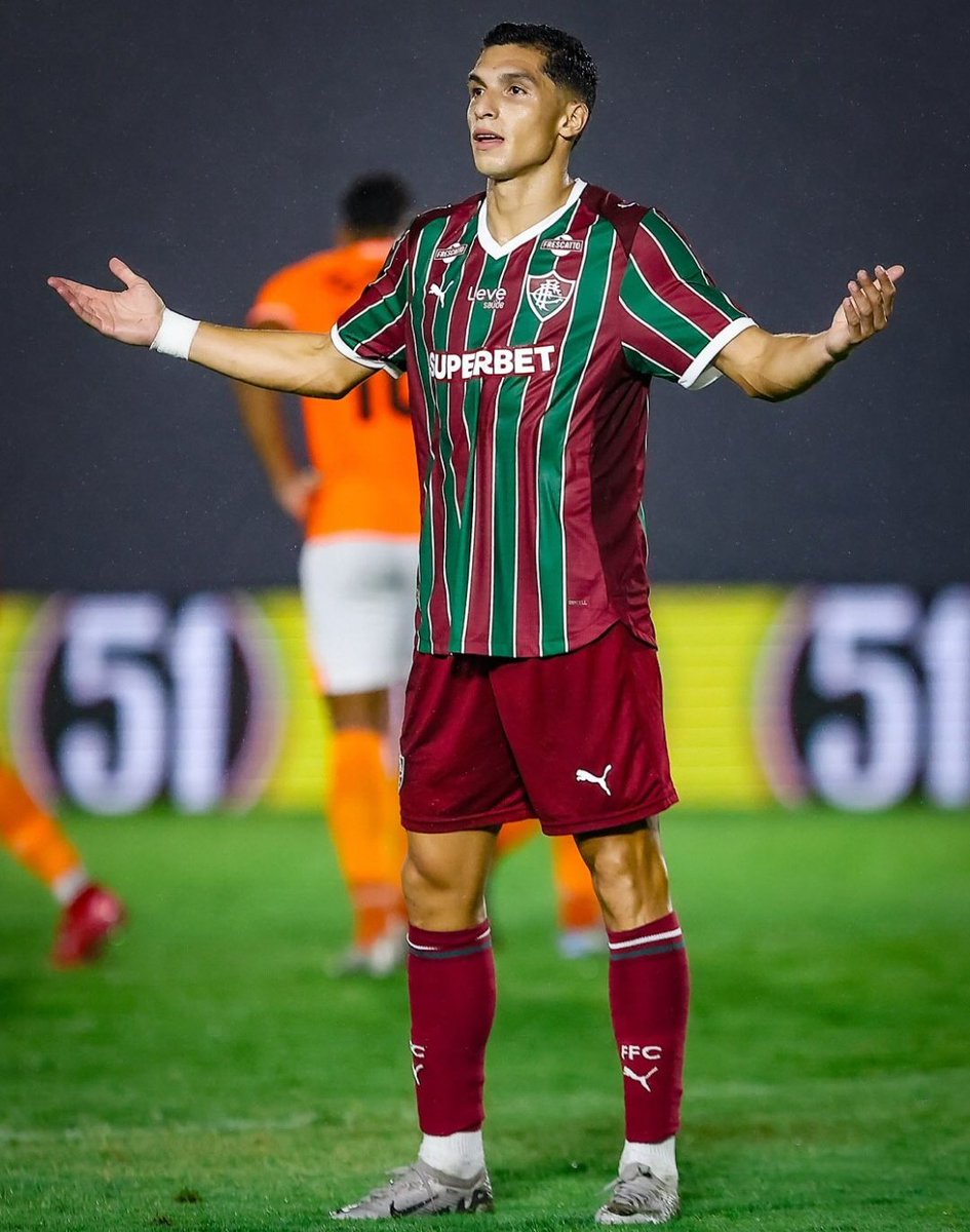 UniversoBoca12's tweet image. 🚨⚠️ A esta hora, está CAIDO el pase de Kevin #Serna 🇨🇴

👉 El #Fluminense 🇧🇷 no pretende negociar por el jugador que es TITULAR.

❌  Otra negociación que tampoco llega a buen puerto para el CABJ.

🤔 Sin la llegada de #Hinestroza y de #Serna, irán por otro?

#BocaJuniors 🟦🟨🟦