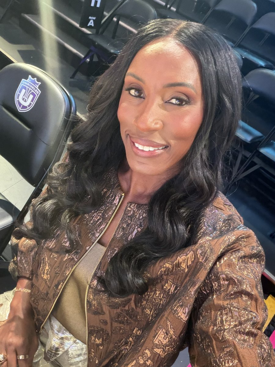 LisaLeslie's tweet photo. Unrivaled on @TNTSportsUS Let’ssss Gggooooo! https://t.co/KRztJ0tN82