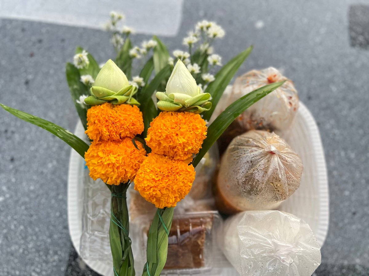 Day 1 ใส่บาตรกัน