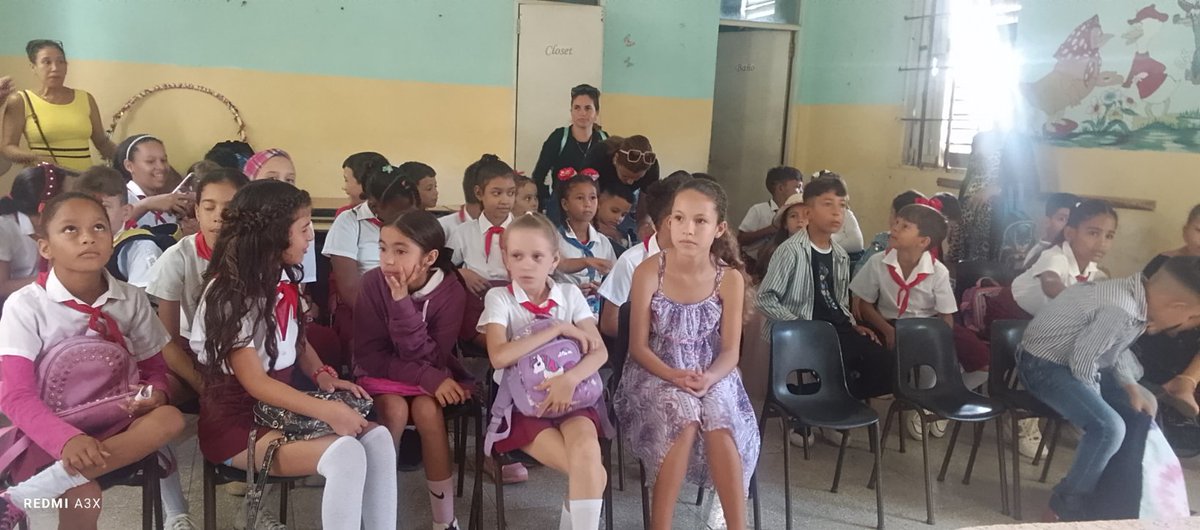 #EducaciónHolguín #EducaciónUrbanoNoris Con #HonorHolguinero se desarrolla el Evento Martiano, dónde se rinde homenaje a nuestro héroe Nacional José Martí y al Comandante Fidel Castro Ruz <a href="/GTEHolguin/">Tecnología Educativa Holguin</a> <a href="/CubaMined/">MINED</a> <a href="/naimatrujillob/">Naima Ariatne Trujillo Barreto</a>