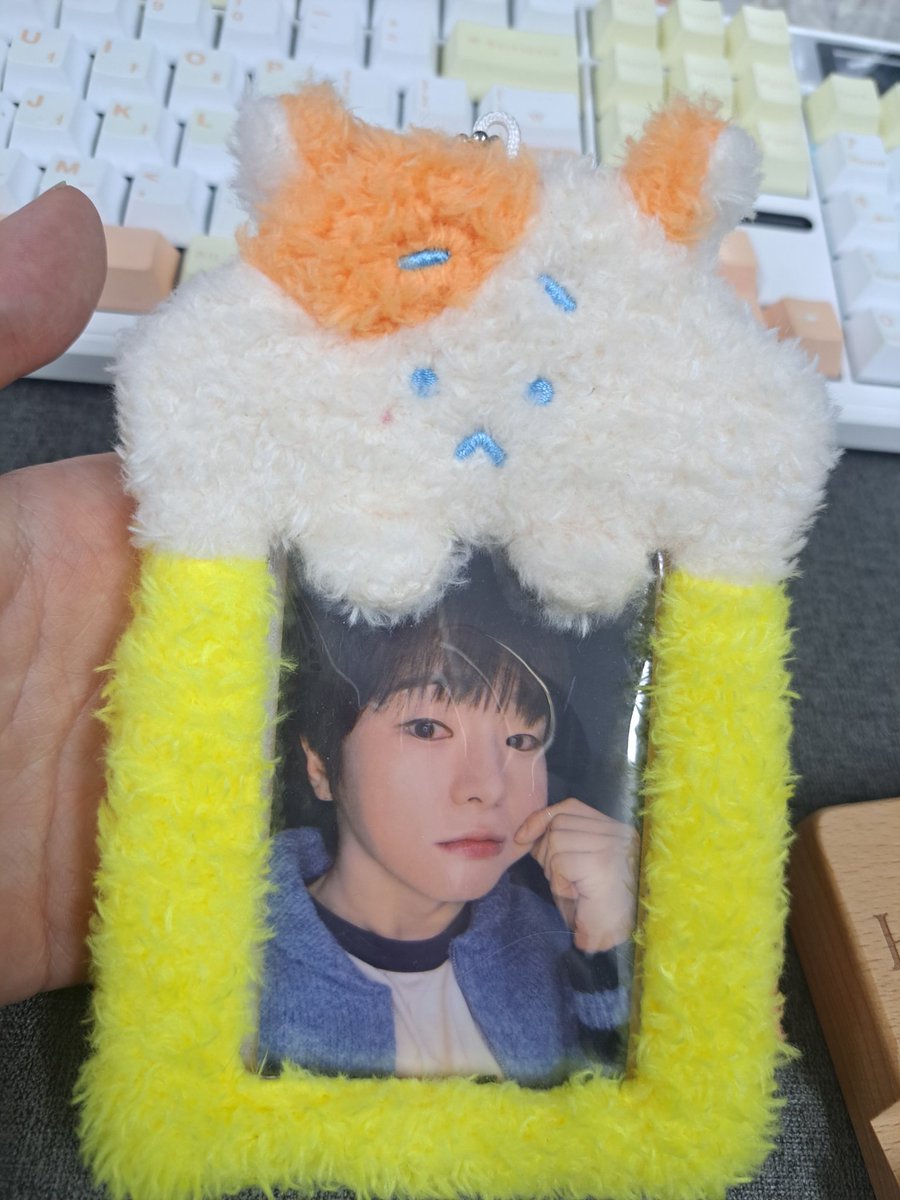 VVSVANNERFOREST's tweet photo. 너무너무 잘받았습니다!!~~
받자마자 너무 이뻐서 😍😆
어제 일때문에 힘든거 싹 풀렷어요~ https://t.co/5DFHy66GfZ