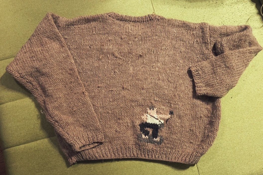 手先がとても不器用で有名なあるさんが
20代の頃、石川さんのために編んだセーターをみせてもらった。
あるさんの不器用部分を見る目がまるで変わってしまうような素晴らしいセーター。
博物館の先頭にかざっていただきたい。