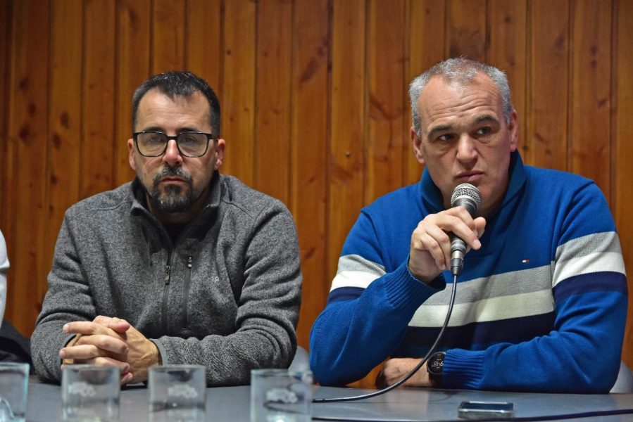 PatAmb's tweet image. 🏡 Construcción sustentable en la Patagonia: Esquel apuesta a viviendas más eficientes, ecológicas y adaptadas al frío patagónico ❄️🌱.
Capacitar en diseño bioclimático y energía renovable cuida el planeta, reduce costos y mejora la calidad de vida.
patagoniambiental.com.ar/info/esquel-ce…