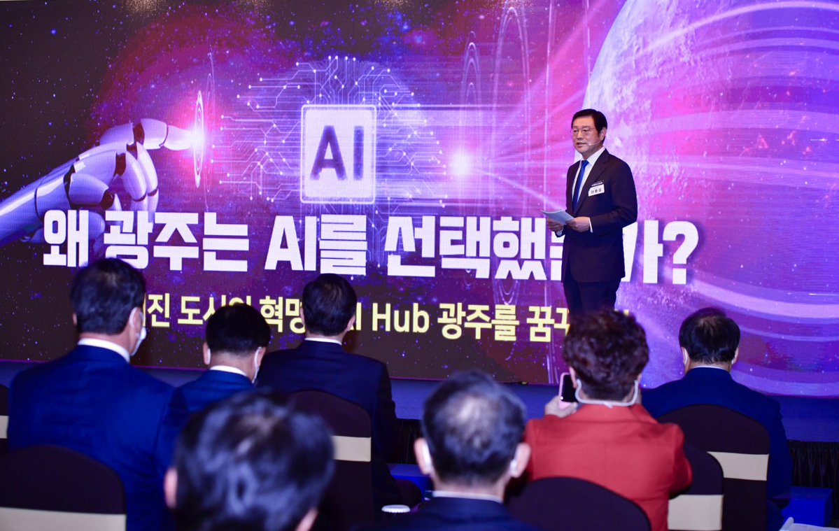 〔광주전남 통합과 전남광주 경쟁력 ❶〕
"광주전남 통합은 번영의 시작일 뿐, 완성은 전략에 있다"

1. 왜 광주·전남 통합인가 : '지역국가(Region State)'로의 도약 

광주·전남의 경제적 낙후와 소멸 위기를 극복할 유일한 생존 전략은 '통합'이다. 이런 문제의식에서 나는 6년 전인 2020년, 자생과