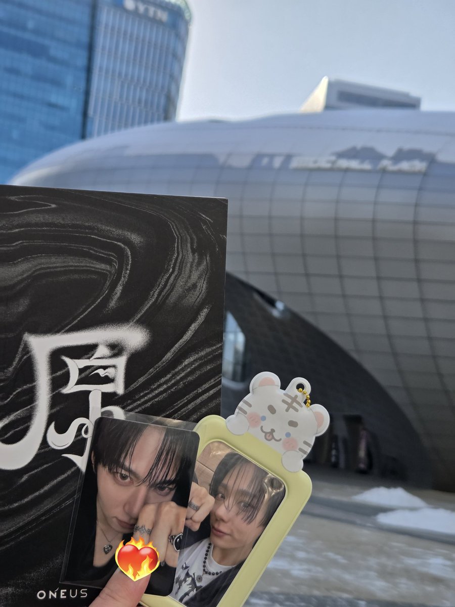 無事に目的を達成できたのでツイート解禁✈️💕
RADAR以来約8ヶ月ぶり
憧れのMUSIC BANK
思い出の番組 ウマチュンの
サノクに参加してきました💣

コンサートとは違う角度の
“ステージに立つONEUS”に会える
特別な数十分間
現地で応援できてしあわせです🐯🍀
원어스 화이팅📣

#ONEUS #原 #Grenade