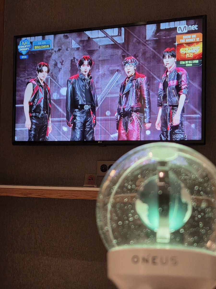 チョッパンのステージはホテルでぬくぬくしながら見守りました♡(¯꒡¯ ⍝)
センバンを大画面で見れるのも現地入りする醍醐味なんだよね～