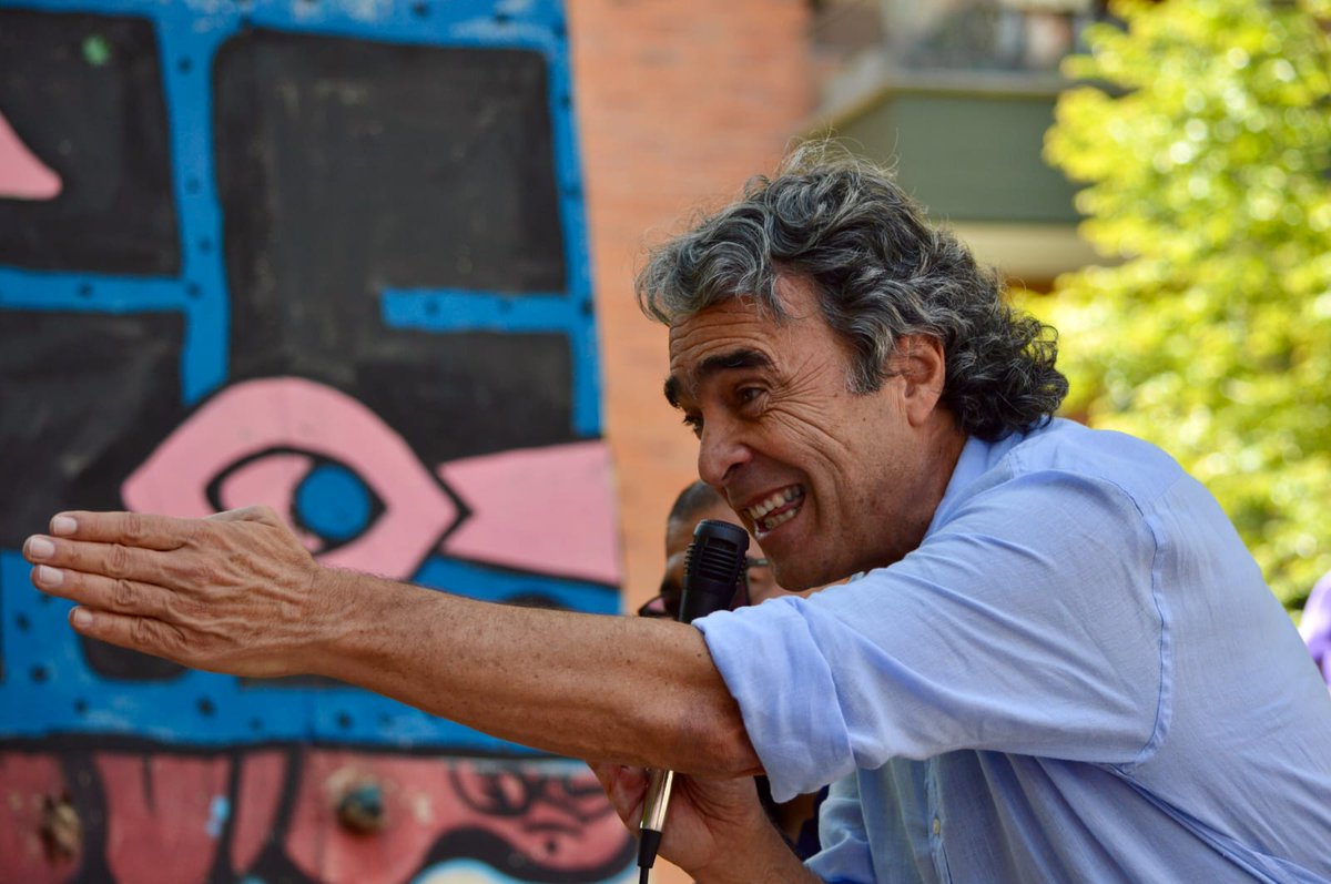 En segunda vuelta todos vamos a votar contra Cepeda, eso es claro.

EN PRIMERA votemos por quien mejor considere uno puede gobernar el país.

Ya sabemos que en primera vuelta no ganará ninguno.

Entonces votemos a conciencia.

Votemos sin miedo.

Votemos pensando en Colombia.