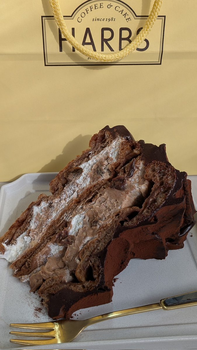 uryo1112's tweet photo. ハーブス10年目、人生イチのチョコレートケーキに出会う https://t.co/LiJI6hnK5S