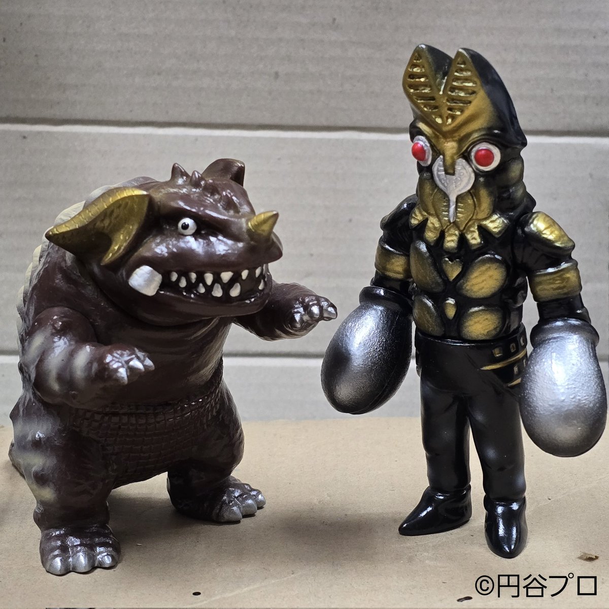 見本塗装しました。ワンフェス販売品の新作はウルトラファイトから