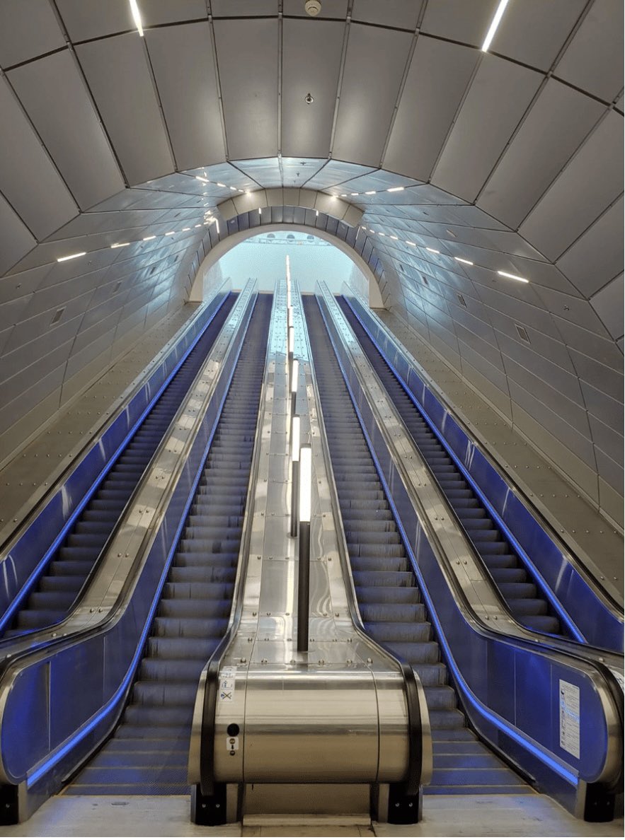 ClicquotV's tweet photo. @marcelcarrillog @ClaraBrugadaM Pobre mujer tan de 4o. mundo, si visitara la estación del tren en Jerusalén se cae de nalgas…. Una obra de infraestructura impresionante que nadie cacareó @PartidoMorenaMx #PartidoDeMierda https://t.co/VFEJrH5l9I