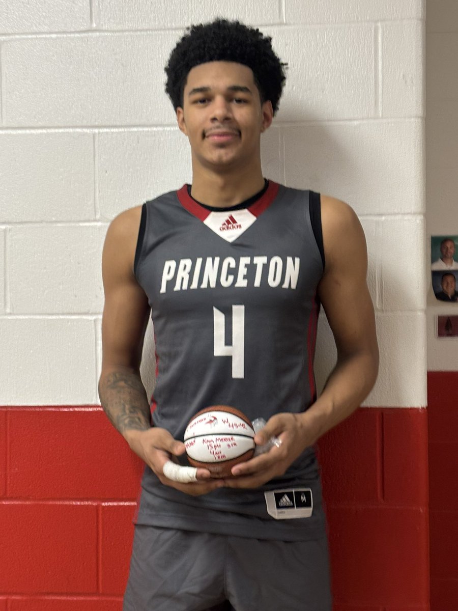 CoachTMonahan's tweet photo. #MrClutch comes thru tonight with a big-time performance against a tough, physical Fairfield team. Kam Mercer finishes w/ 15pts, 4 Ast, 3 Steals and the game winning AND 1 with just a few seconds left in the game! 👏👏👏👏 Well done Kam! #AAGV @VikeNationHoops https://t.co/hB0myQjS73