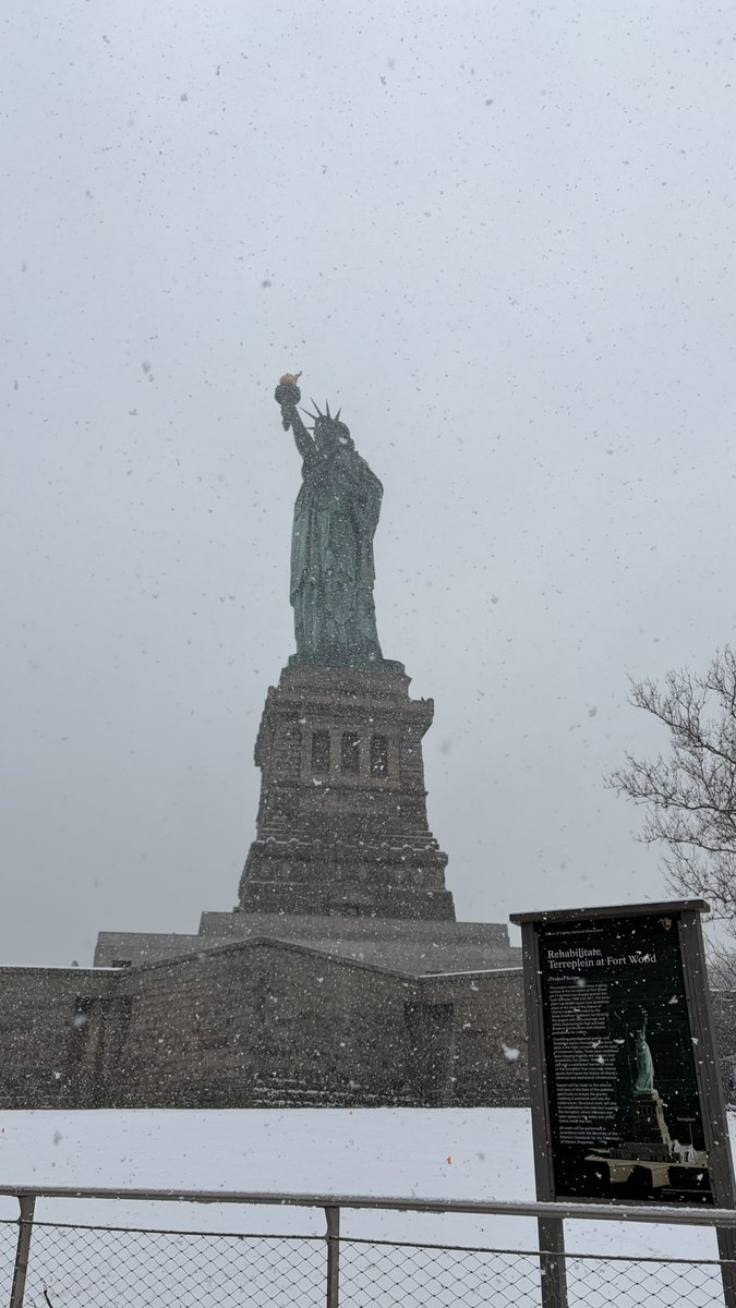 DxXn37's tweet photo. i luv nyc.......🫠🫠 https://t.co/UGww5vFiJj