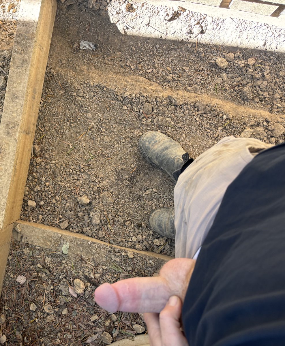 tradiesub's tweet photo. On site cock out https://t.co/NXOO77JwjS