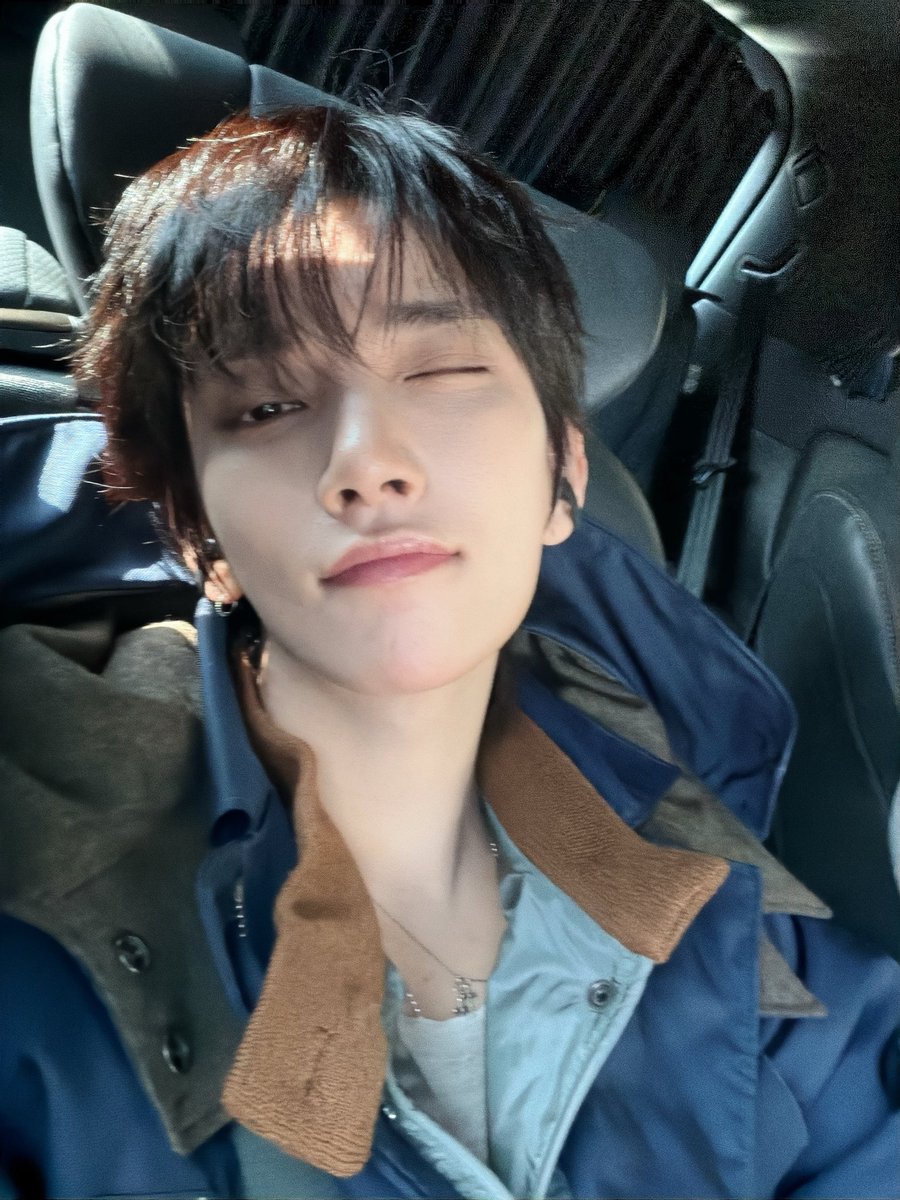 makeshuausmile's tweet image. look at my omega