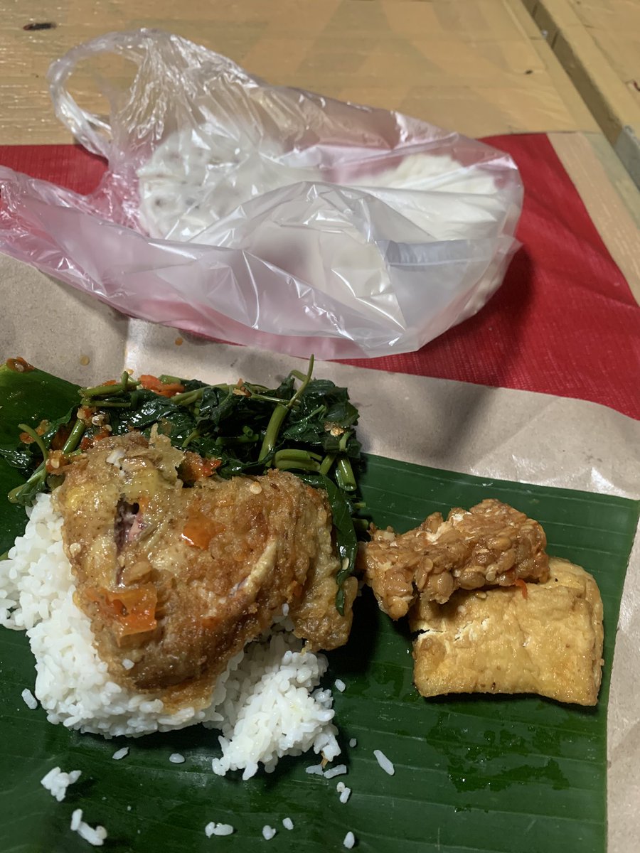 Cumacandaoii's tweet photo. First time Sabtu kerja :) https://t.co/Oa9Gy2YKnA