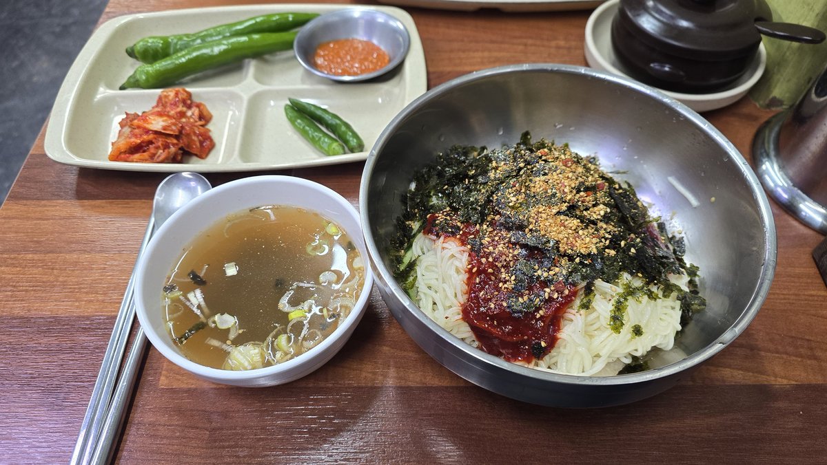 maecil's tweet image. 점심에 먹은 비빔국슨