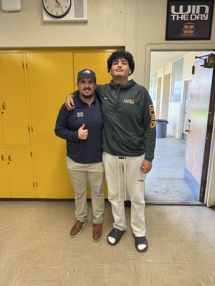 JonathanOlmos71's tweet photo. Great meeting Coach @CoachSmith59 from @MSUBobcats_FB at school today! I really appreciate you taking the time to stop by and talk about the program.  #ClassOf2027 #Recruiting #GoCats https://t.co/xozNUnySxG