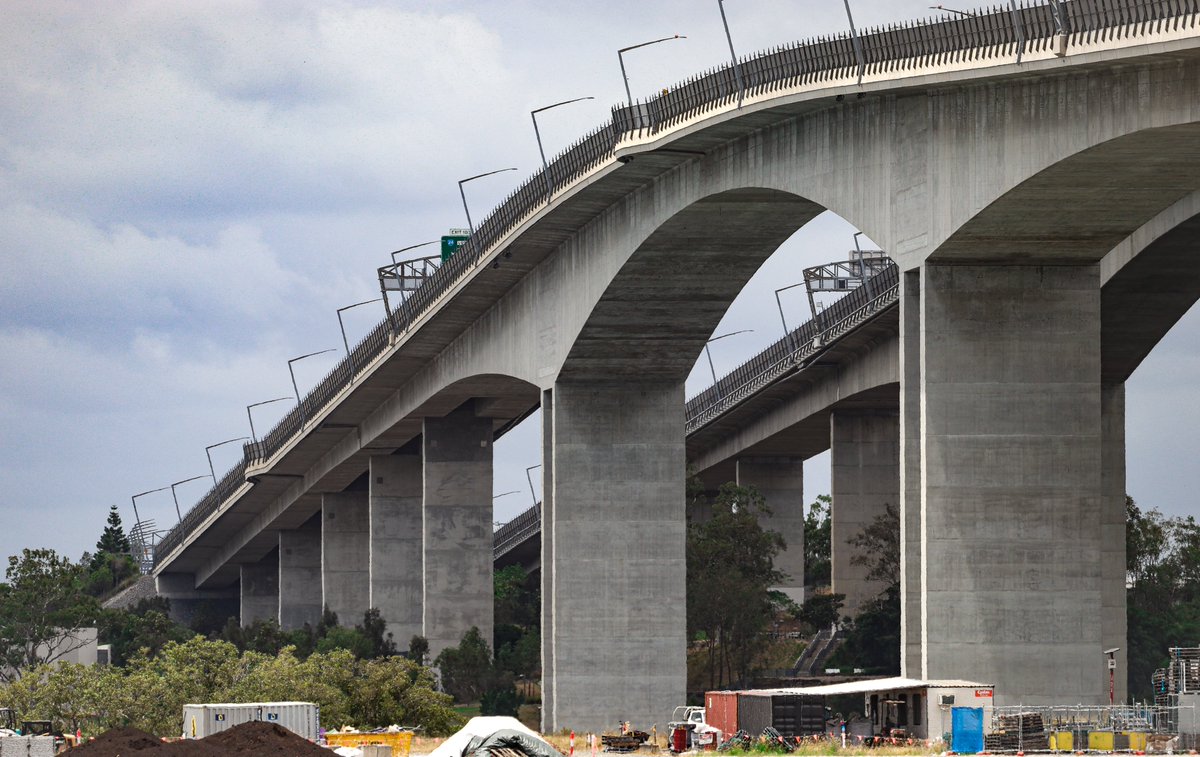 The Gateway Motorway, Sir Leo Hielscher Bridges towering over the Brisbane River at Murarrie
