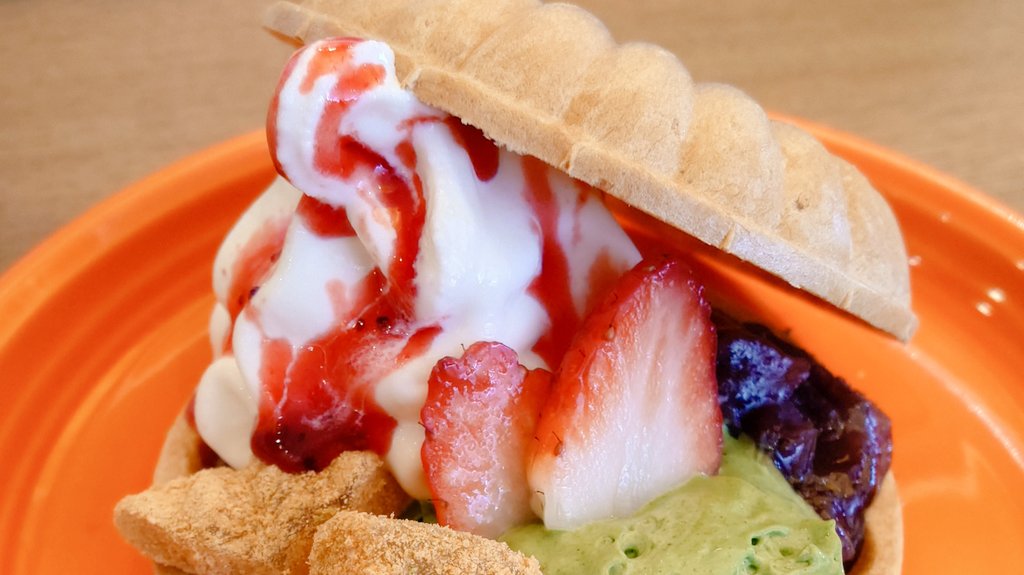 yumanddd's tweet photo. 今日と明日は単発だけど3団体はじめましての合わせがあって、今めちゃめちゃ緊張しています…😂
心を落ち着かせるべく、和紅茶と最中を食べています。はぁ〜〜〜🥰
集中力が切れないようにがんばります！🔥📯✨️ https://t.co/MvUDHReAMq