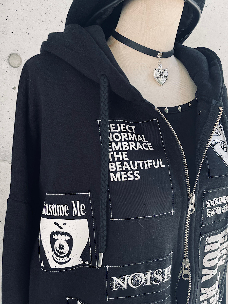 hellcatpunks's tweet image. ♠︎NEW ITEM♠︎
男女問わず着用可能な「HUNDREDCLUB」のフーディー
パンキッシュなデザインのパッチが目をひくアイテム☆
裏起毛で暖かく肌触りも◎
着こなしの幅が広がるWジップです

★パンクパッチフーディー
hellcatpunks.com/i/HRC-PK0004