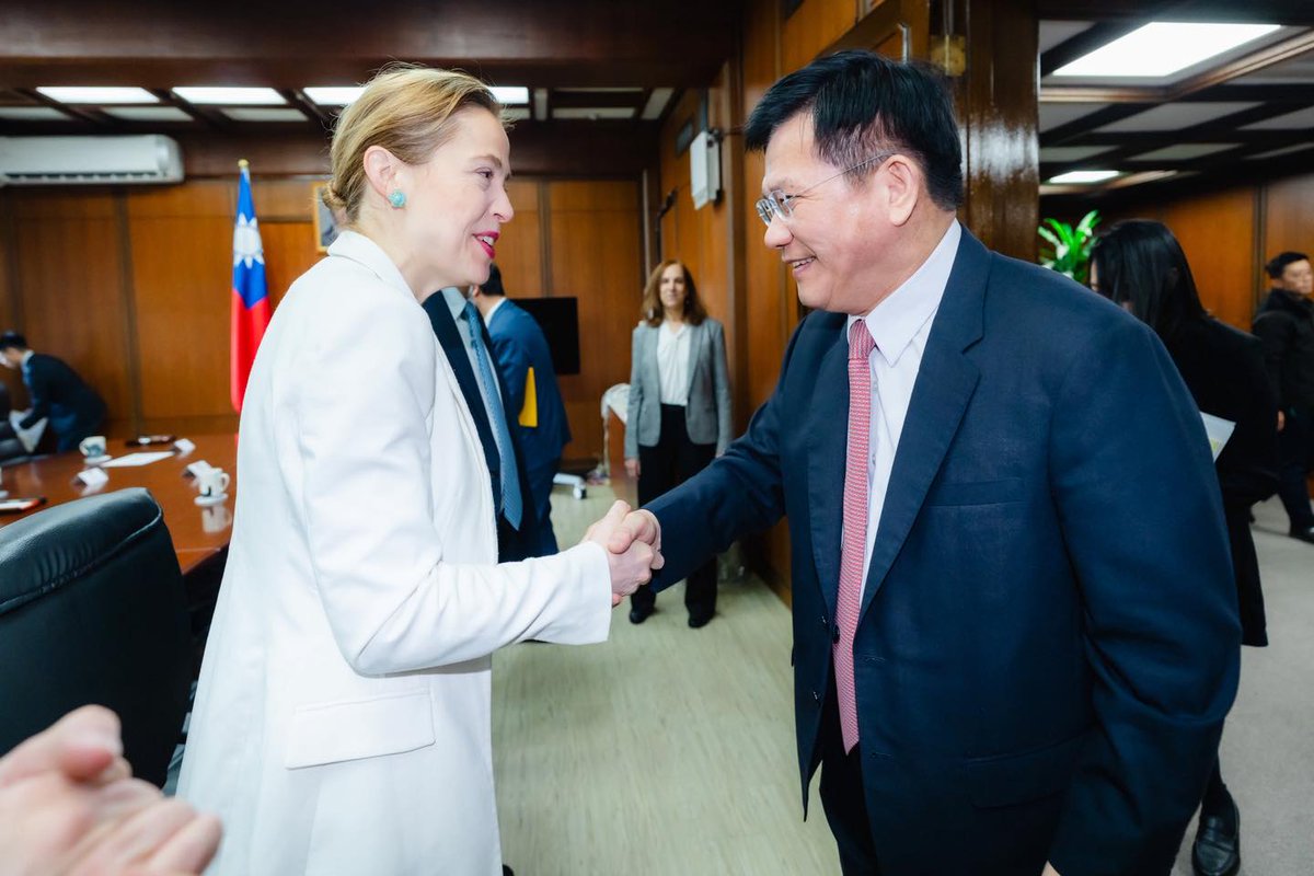 Alexandra de Hoop Scheffer tweet media