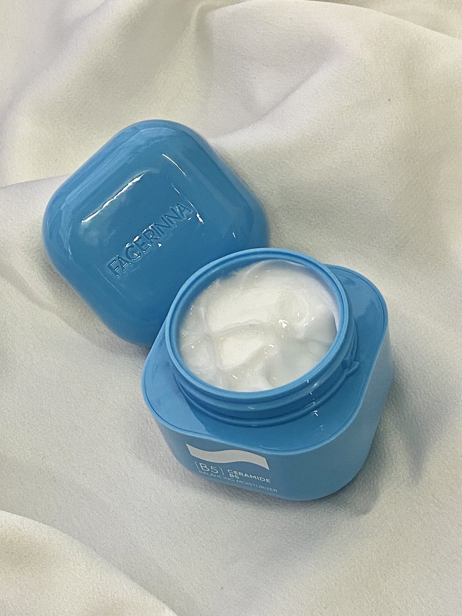 Thanks sangat sape yang ciptakan moisturiser nih!

sebab i pakai at first veryy veryy calming my skin, hydration..and my redness pun makin heal 🥺👏🏻 so, those yang ada :

skin texture like this :    &amp;&amp;      i got the solution 🤫 :