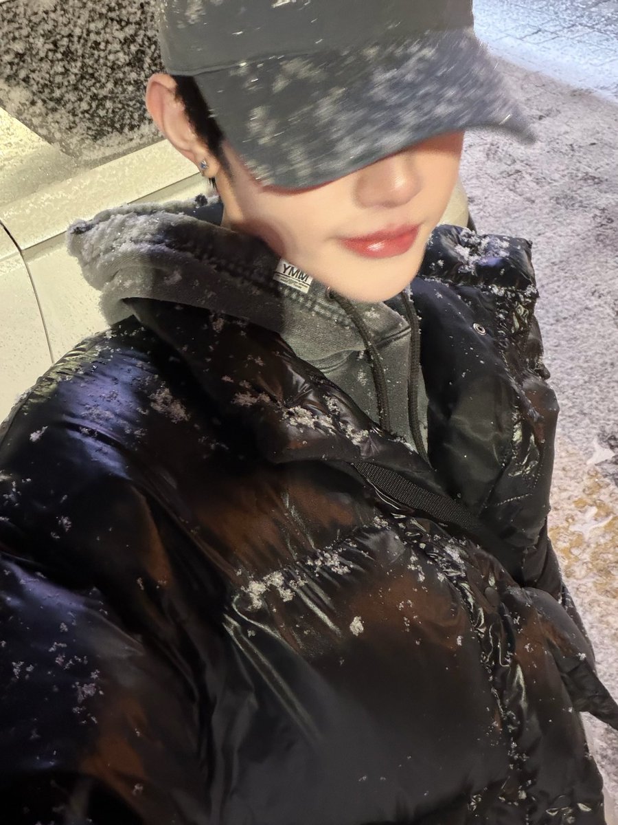 어제 눈이 와서 바로 ㅎㅏ오 생각했는데… 우리. 서로를 생각했네 ⸝⸝⸝ ❄️ ♡. ° 𓂃𓈒