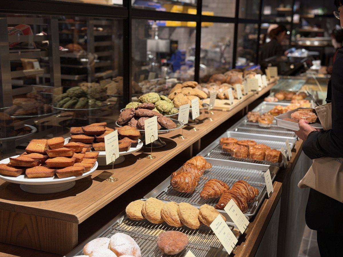 matsuzawaakira's tweet image. 宇都宮駅前にオープンした『ザ ノット』ってコスパ最強ホテル。

モダンでおしゃれなインテリアに、地元の食材を活かした本格イタリアン。併設のベーカリーで焼きたてパンの朝食も優雅すぎるのに一泊のお値段は…