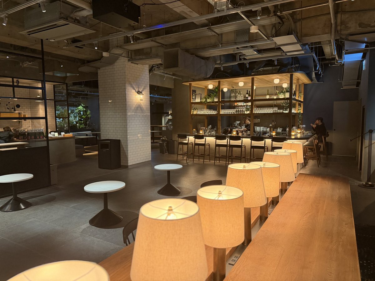 matsuzawaakira's tweet image. 宇都宮駅前にオープンした『ザ ノット』ってコスパ最強ホテル。

モダンでおしゃれなインテリアに、地元の食材を活かした本格イタリアン。併設のベーカリーで焼きたてパンの朝食も優雅すぎるのに一泊のお値段は…