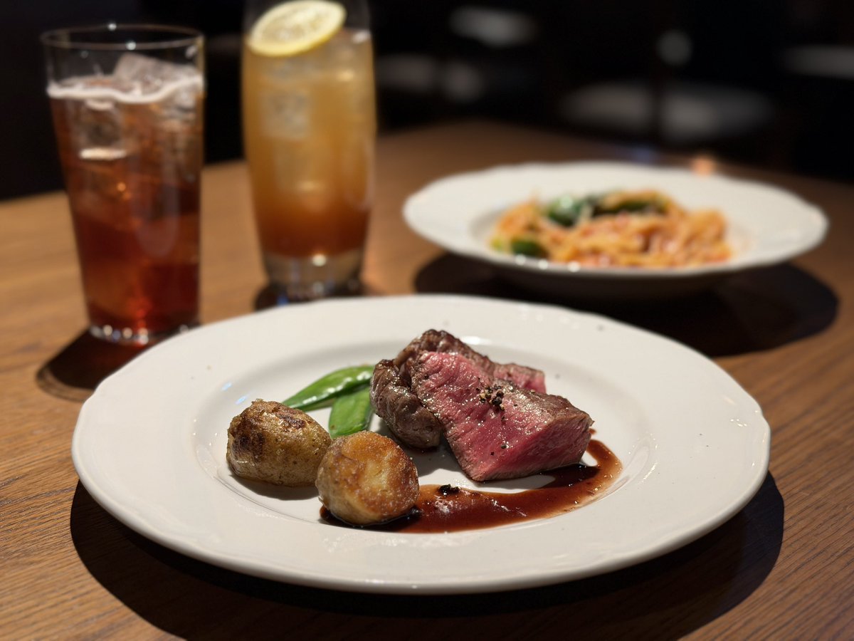 matsuzawaakira's tweet image. 宇都宮駅前にオープンした『ザ ノット』ってコスパ最強ホテル。

モダンでおしゃれなインテリアに、地元の食材を活かした本格イタリアン。併設のベーカリーで焼きたてパンの朝食も優雅すぎるのに一泊のお値段は…