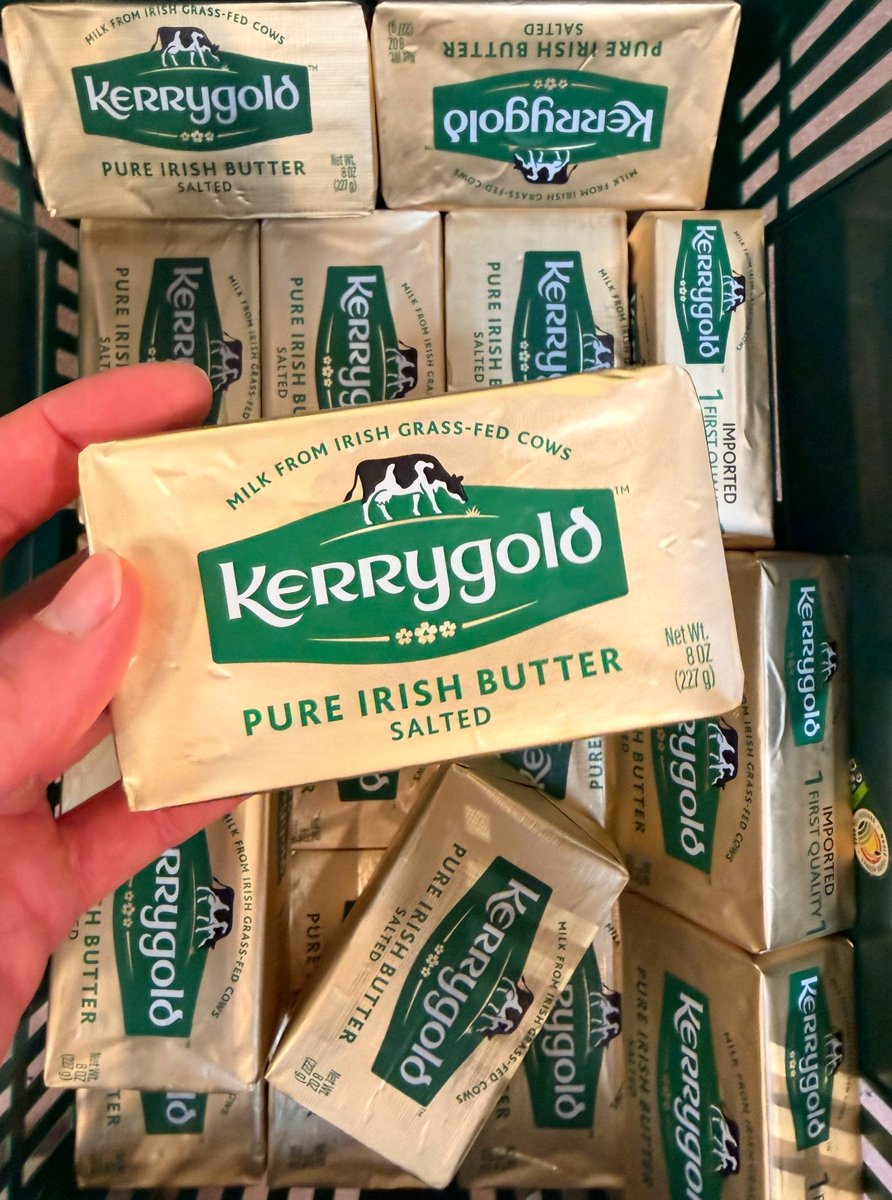 oasishealthapp's tweet image. Research shows Kerrygold Butter uses corn &amp;amp; soy feed

Their cows receive 15% corn, soy, and rapeseed feed (some GMO) which raises omega-6 (linoleic acid) levels compared to omega-3

Too much omega-6s linked to:
- Chronic inflammation
- Cardiovascular disease
- Obesity &amp;amp; metabolic…