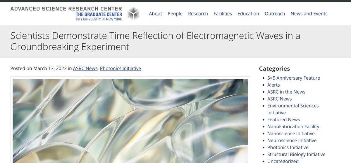 alfonso's tweet photo. #Breaking #importantinformation
Los científicos crearon un dispositivo especial (usando materiales artificiales llamados metamateriales) que funciona como un "espejo del tiempo" para ondas electromagnéticas (como las de la luz o las señales de radio).Un espejo normal refleja las ondas en el espacio: la onda llega, rebota y regresa por donde vino.
Este "espejo del tiempo" hace algo diferente: invierte el orden de la onda en el tiempo. Es como si reprodujeras un video hacia atrás: lo que venía al final ahora viene primero.
Cuando la onda pasa por este dispositivo, su frecuencia cambia y la señal se invierte temporalmente. No es viaje en el tiempo ni nada de ciencia ficción; solo es una forma nueva de manipular ondas cambiando bruscamente las propiedades del material. Aplicaciones prácticas posibles: Mejorar las comunicaciones inalámbricas.
Hacer radares más precisos.
Crear filtros avanzados para computadoras ópticas.
Desafía la vision de que el tiempo siempre va en una sola dirección, pero todo ocurre dentro de las leyes de la física conocidas y sin violar ninguna regla fundamental.