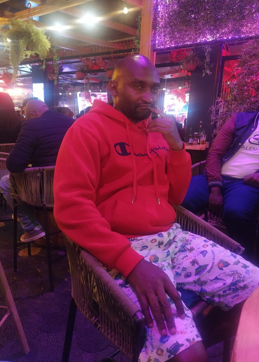 jammo_jay's tweet image. Why are you gazing at me???