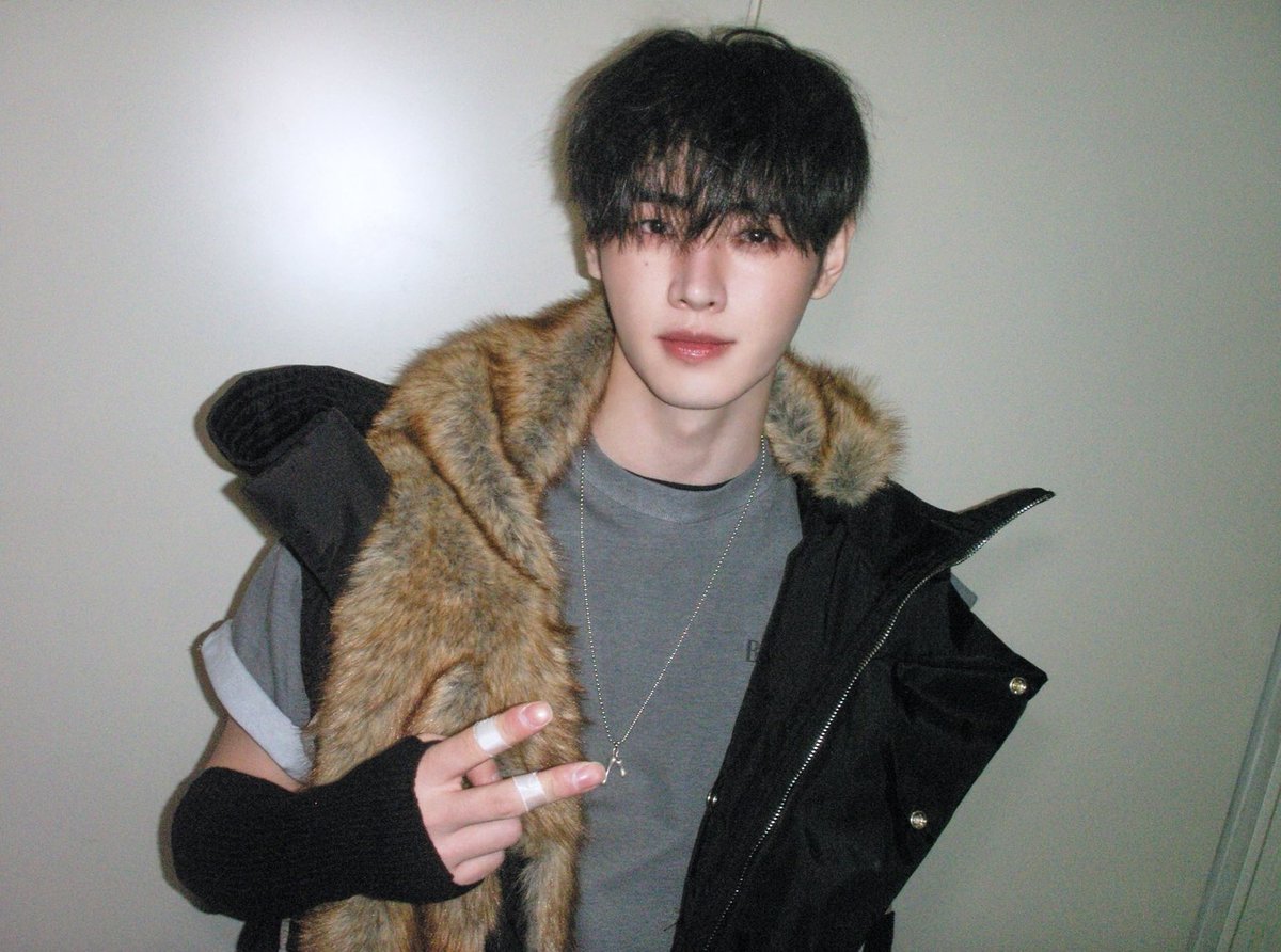 jayfluenc's tweet image. enhypen hyung line save me...save me...save me enhypen hyung line...