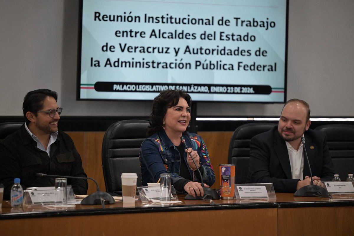 IvonneOP's tweet image. Desde la #BancadaNaranja, cuentan con nuestro total apoyo las y los alcaldes de @MovCiudadanoVer que están luchando contra el régimen en el estado.

No están solos y nunca lo estarán.