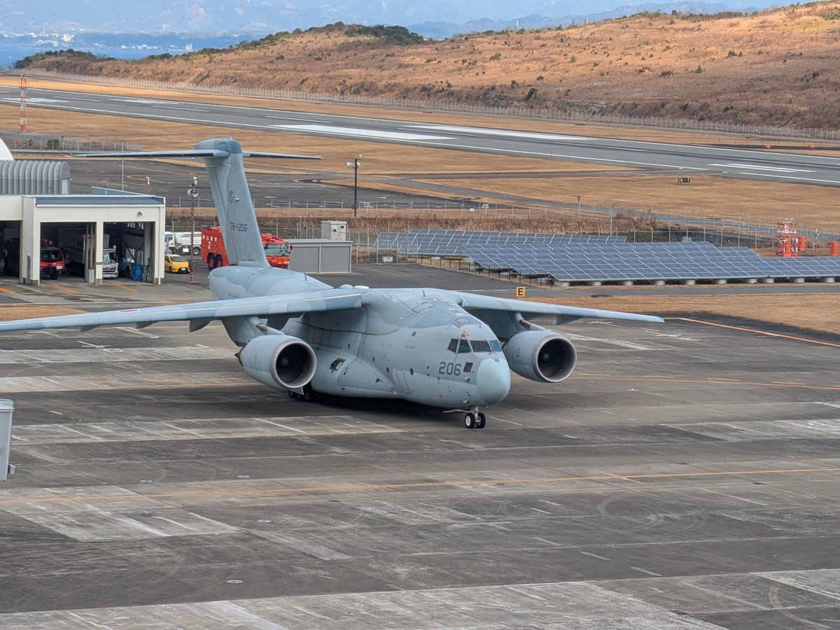 今白浜空港なんだけど、航空自衛隊のC−２が来てる😆