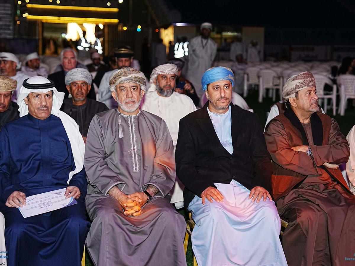 SL5SL's tweet image. مع الإخوة الكرام: الأستاذ سالم الجهوري نائب رئيس مجلس إدارة جمعية الصحفيين العُمانية، وسعادة محافظ شمال الباطنة الشيخ محمد الكندي، والدكتور محمد العريمي رئيس مجلس إدارة #جمعية_الصحفيين_العُمانية خلال حضور فعاليات مهرجان #صحار في سلطنة #عُمان وسط حفاوة استقبال وكرم عُماني أصيل…